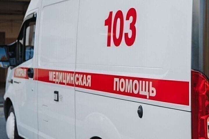 The child was hospitalized after a car crash in Labytnangi