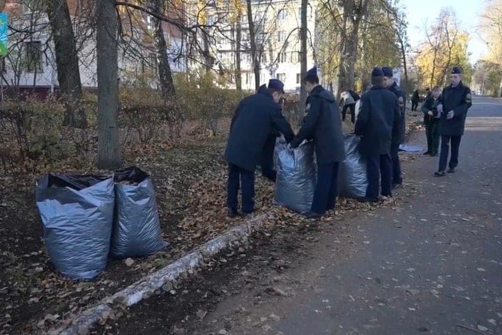 600 муниципальных служащих и жителей Тамбова вышли на День ударного труда