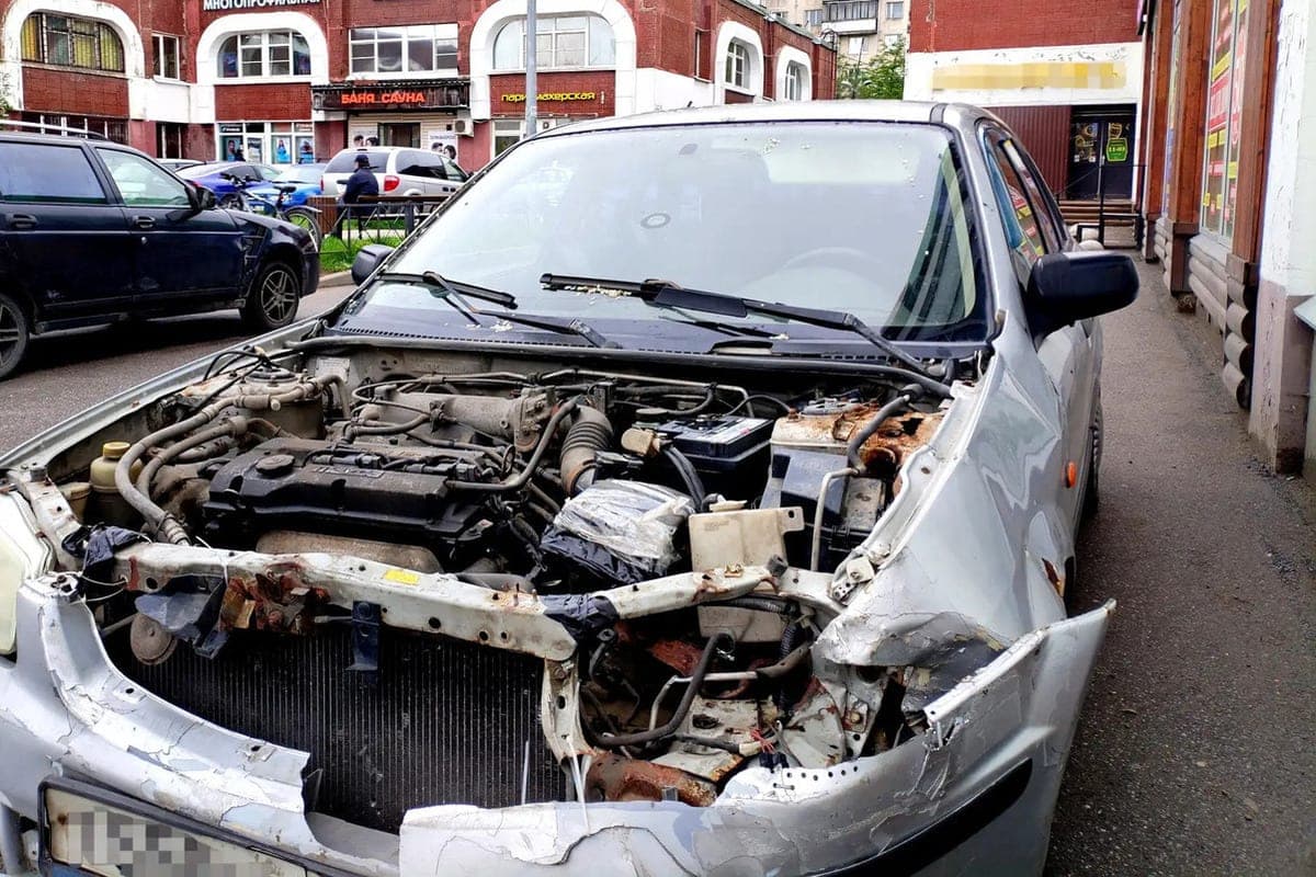Калининградский охотник за автозапчастями попался на продаже фар и эмблем BMW