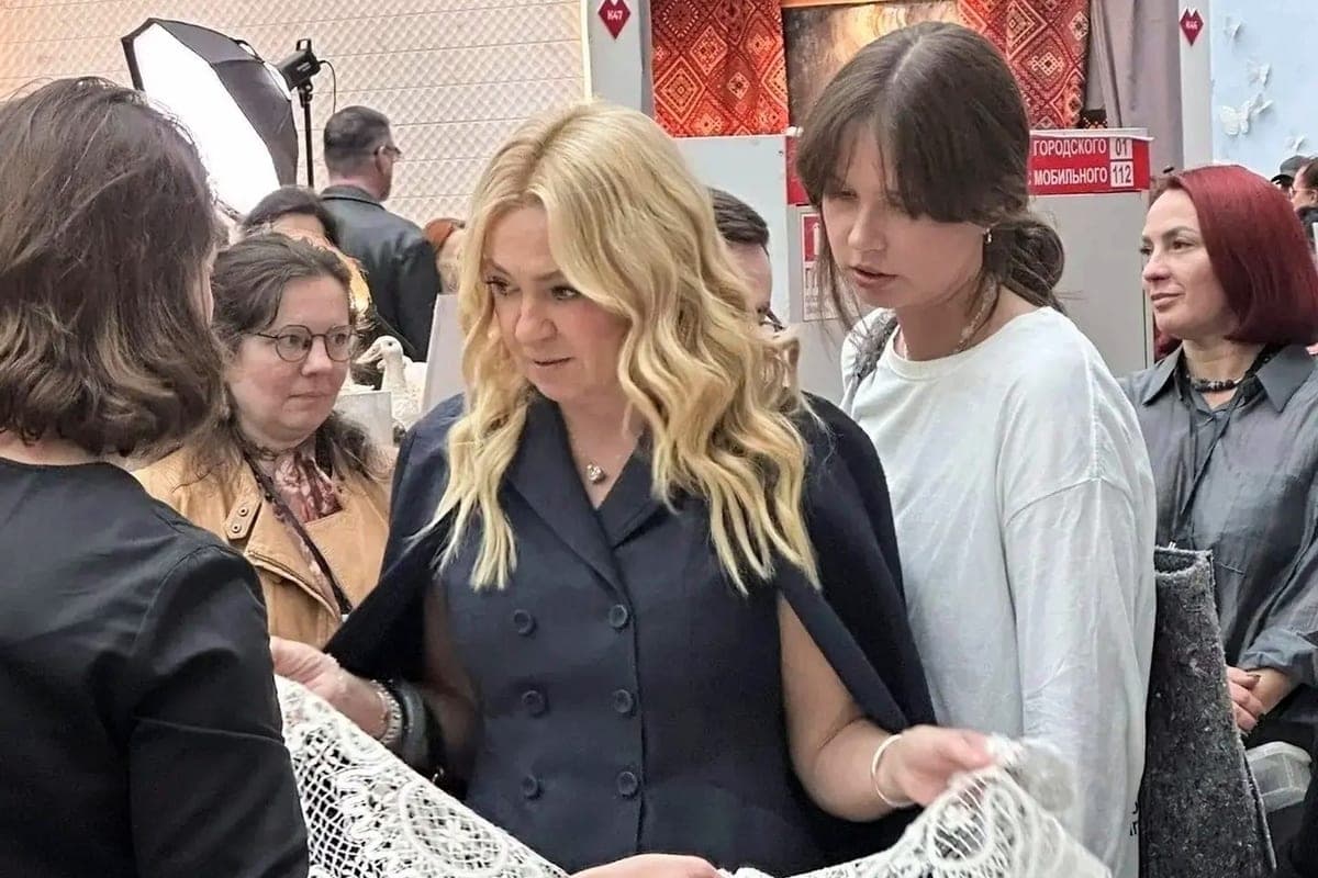 Producer Dima Bilan interested in Eletsk lace at the exhibition in Moscow