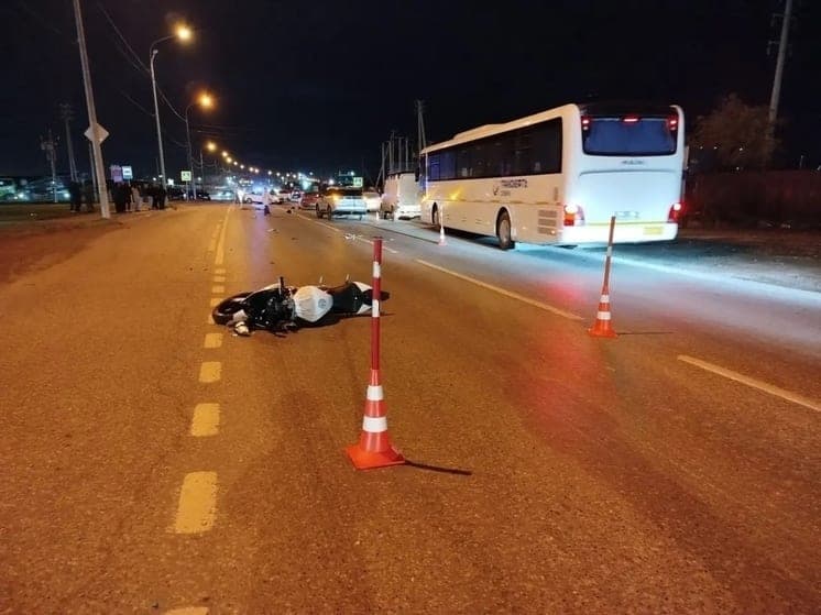 Near Tyumen, a motorcyclist hit children at a pedestrian crossing
