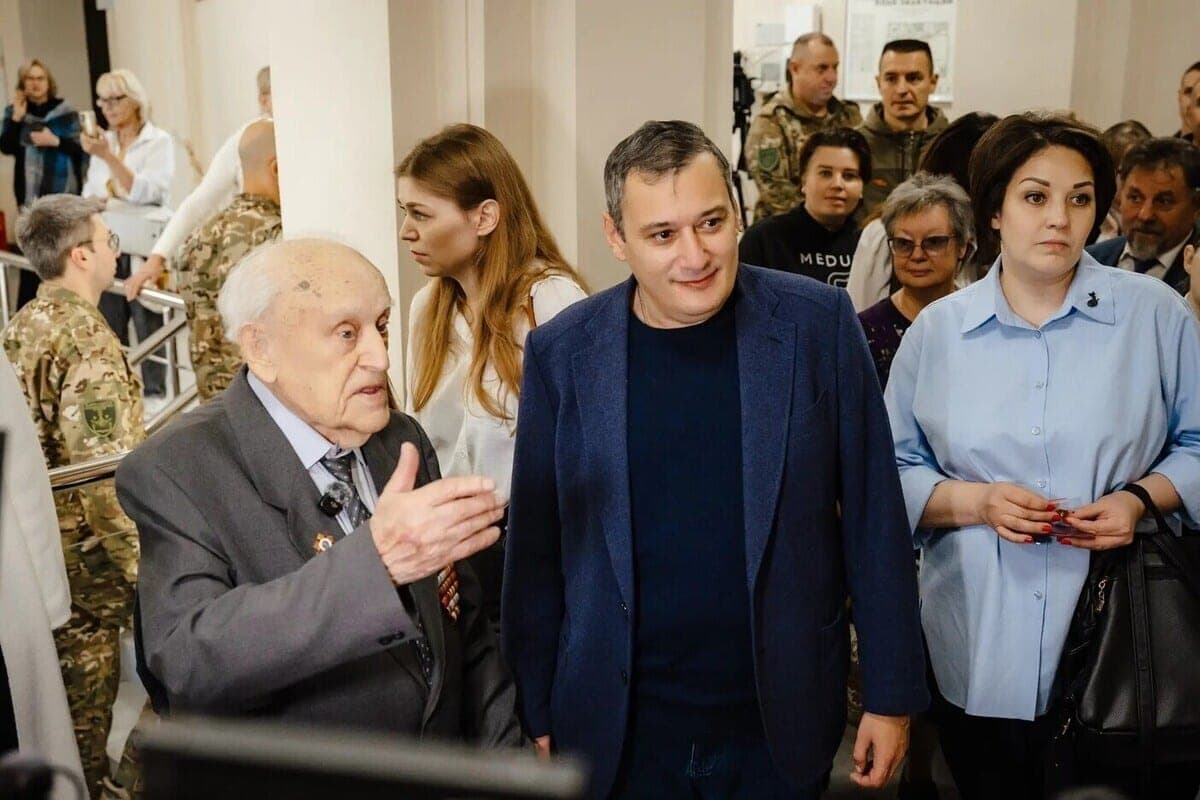 In the library of Kursk opened an exhibition of paintings of the participant of the Second World War
