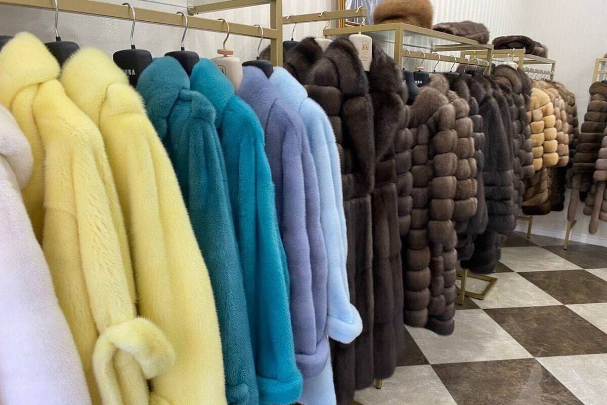 Mode für Pelz kehrte nach zehn Jahren zurück und änderte die Garderobe von St. Petersburg