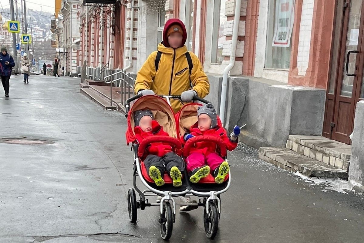 Работающие родители в Саратове досрочно получат ноябрьское пособие на детей