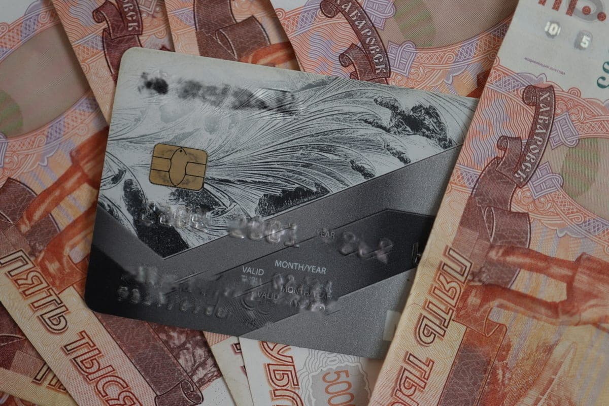 Internet novel left without savings Russian pensioner
