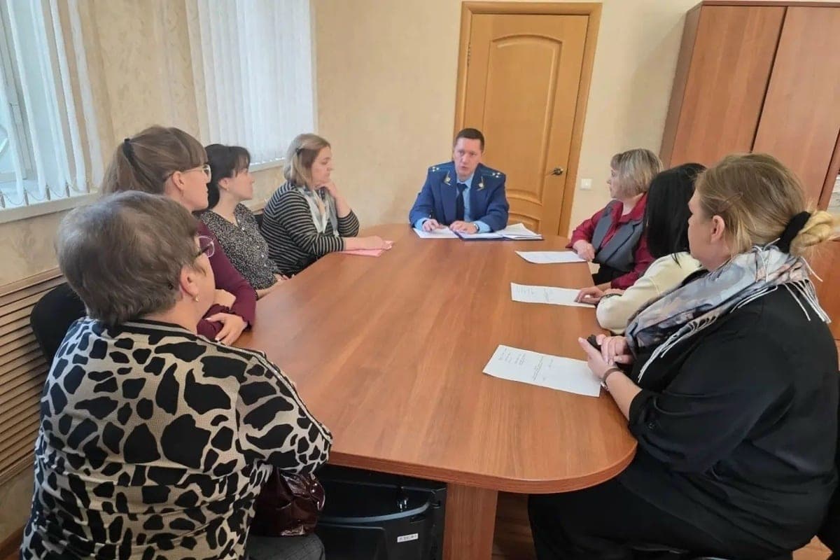 Residents of the Pokrovsky district told about their problems to the prosecutor