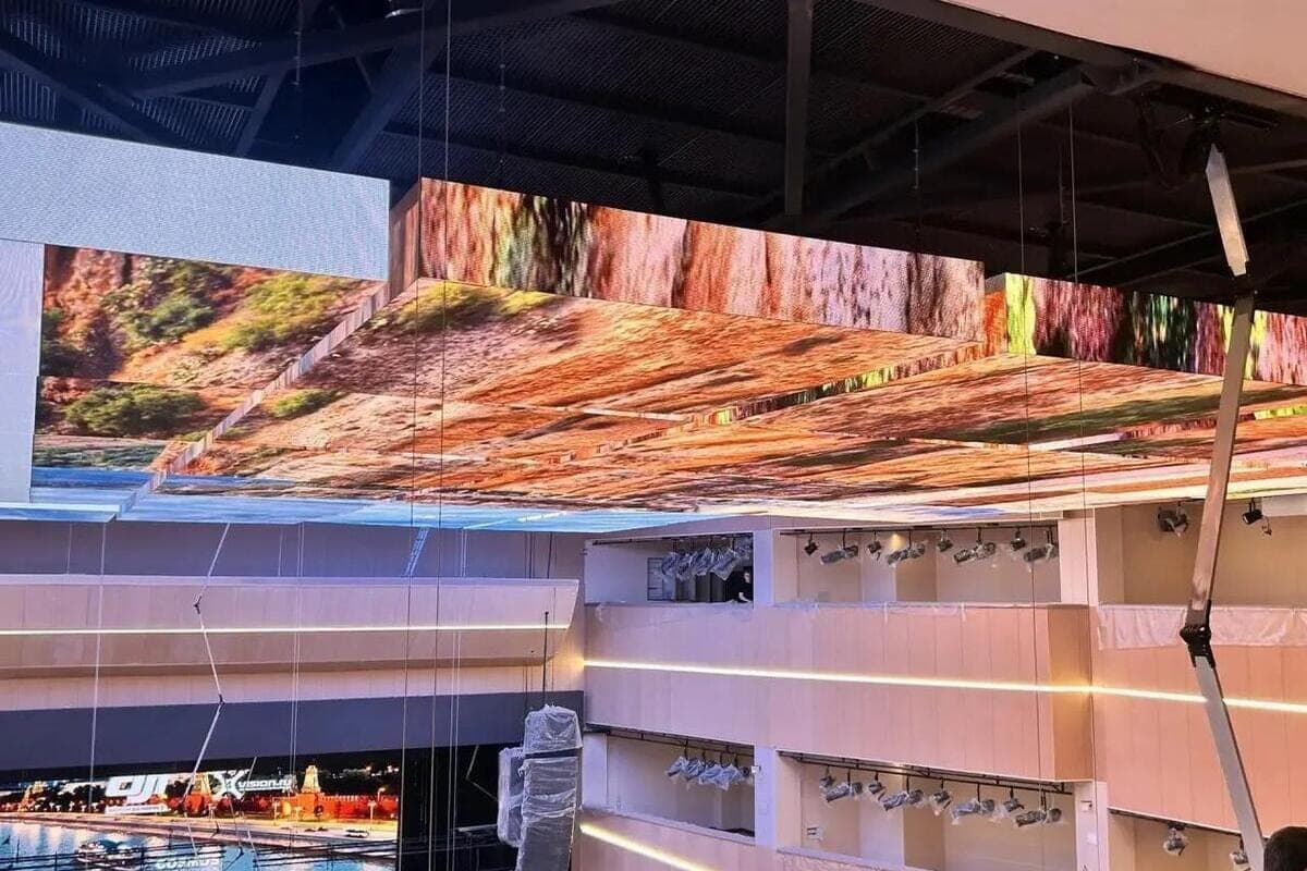 In the congress center “Russia” in Kislovodsk mounted the first in the Stavropol LED ceiling