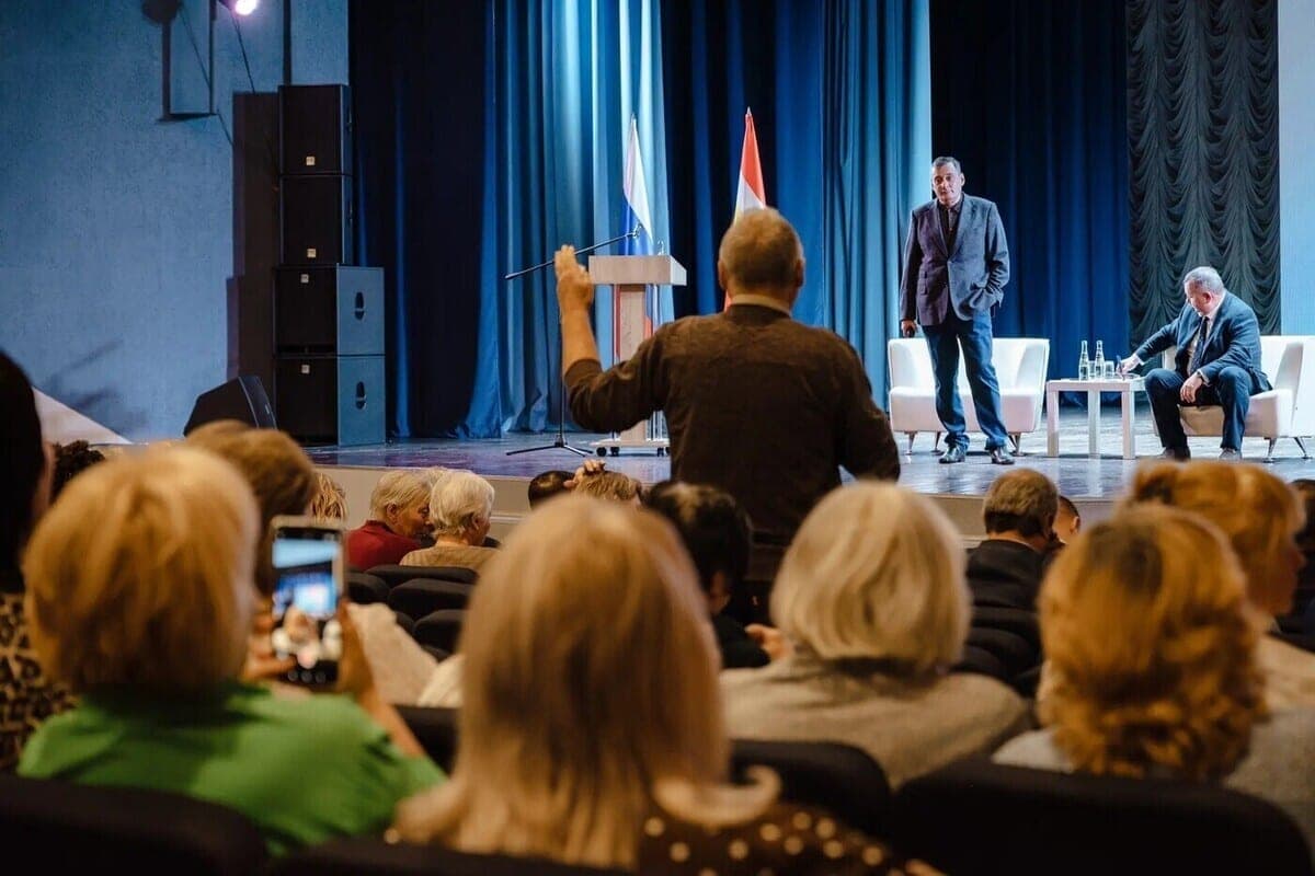 Hinstein met with residents of Dmitrievsky district