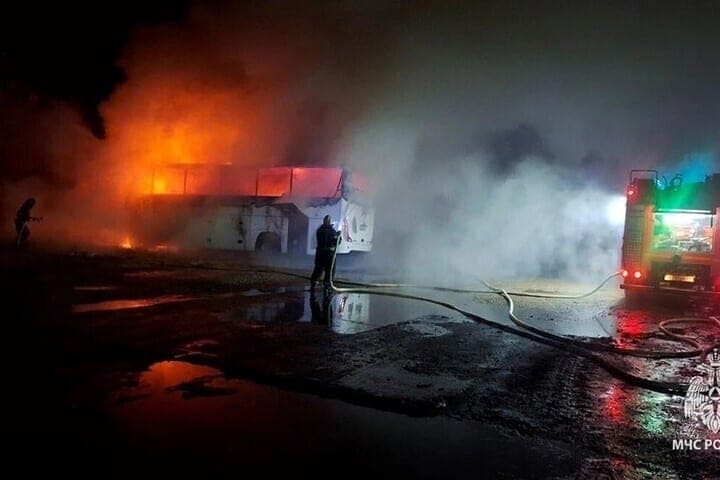 Fire bus extinguished employees of the Ministry of Emergency Situations in the Tula region
