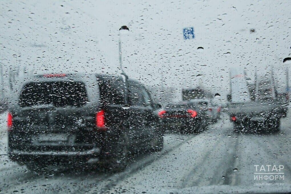 Beginner drivers in Tatarstan reminded of the rules of driving in autumn