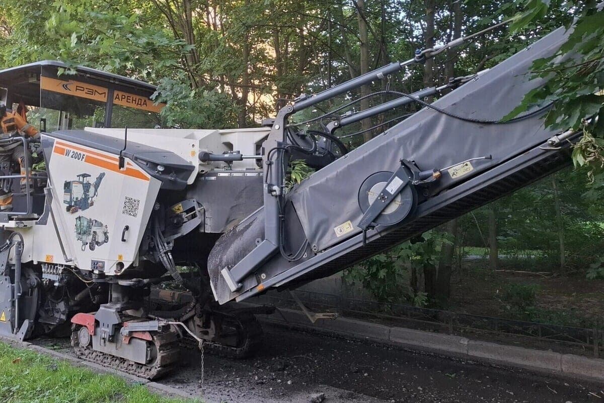 “Revival of St. Petersburg” did not have time to pave the pavement on the Fontanka embankment