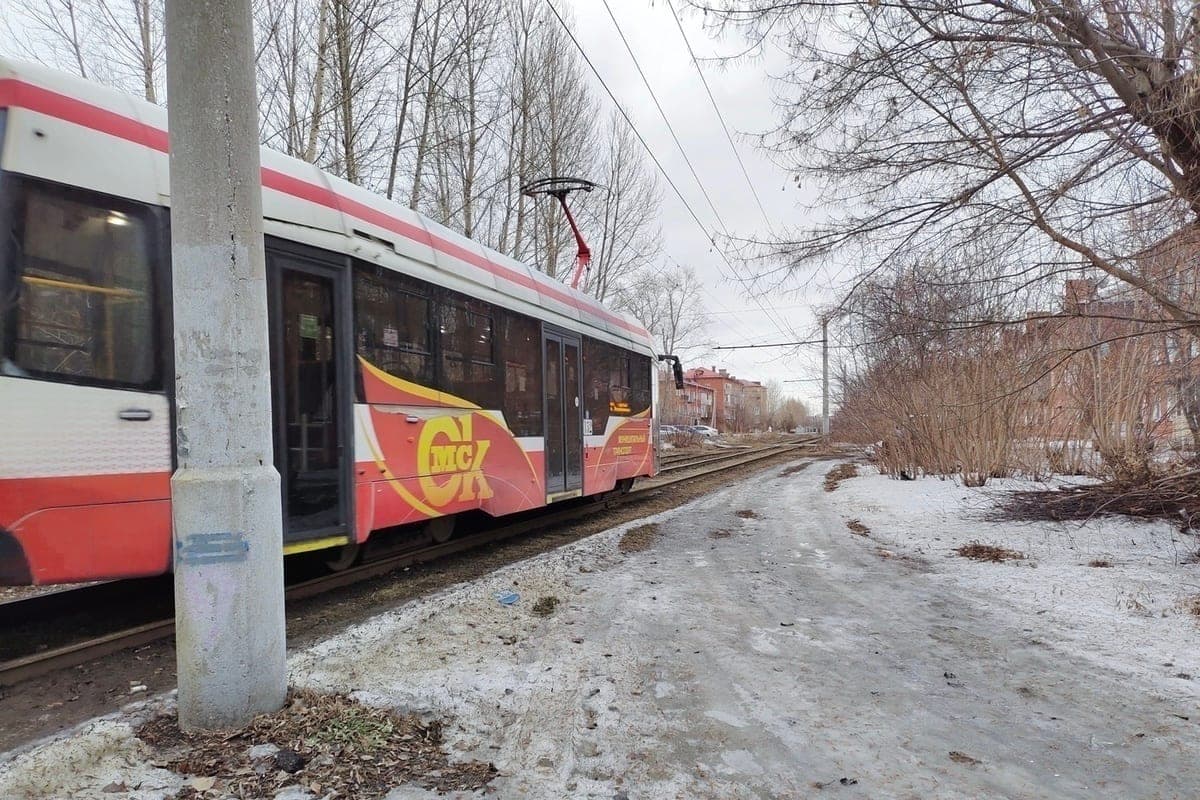 Tram No. 7 in Omsk temporarily will not run due to the repair of tracks