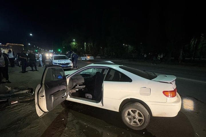 В Калаче Volkswagen Polo врезался в препятствие, есть пострадавший
