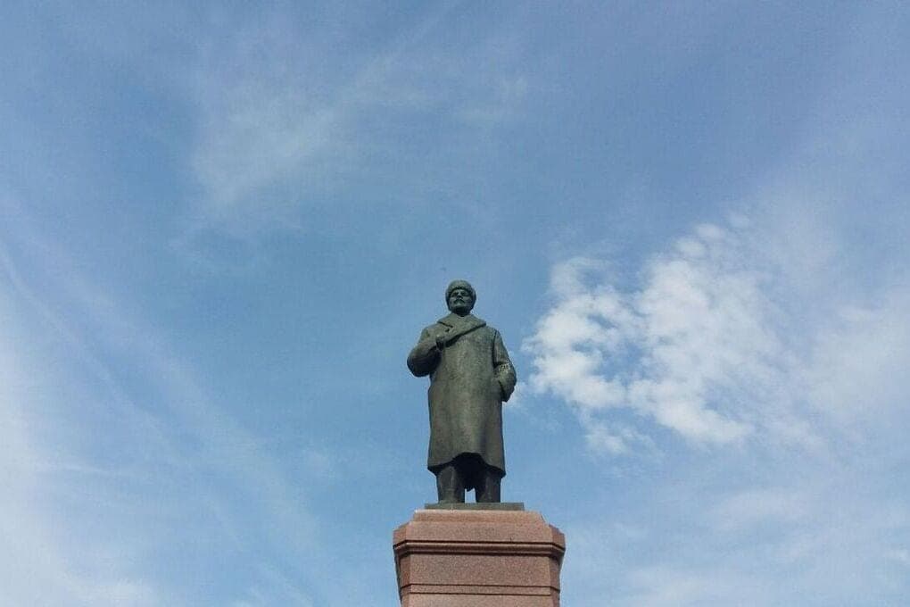 The Beast of Monuments: From Lenin to Solzhenitsyn