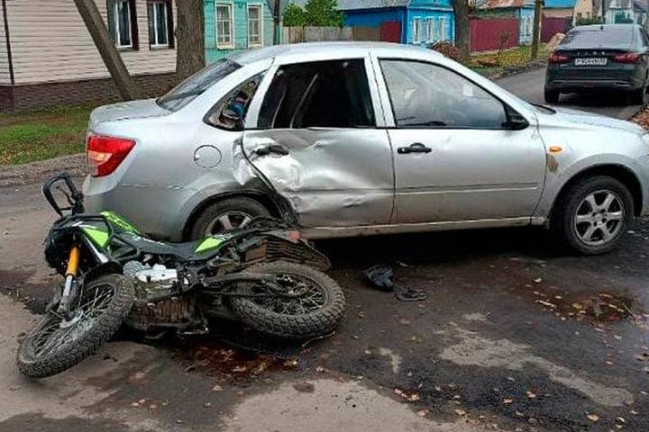In Sevsk, when LADA Granta collided with a motorcycle, a 20-year-old Bryanets suffered
