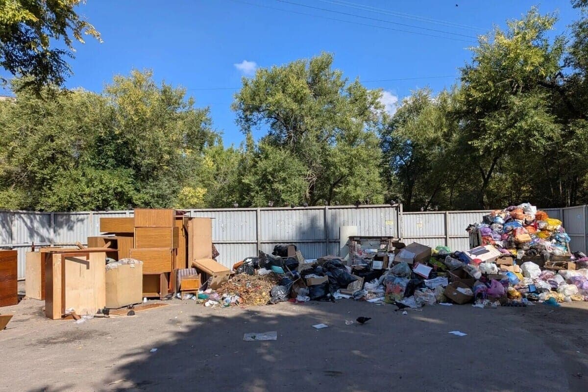 A resident of Voronezh Kalach complained to the prosecutor about the garbage and cleaned them up