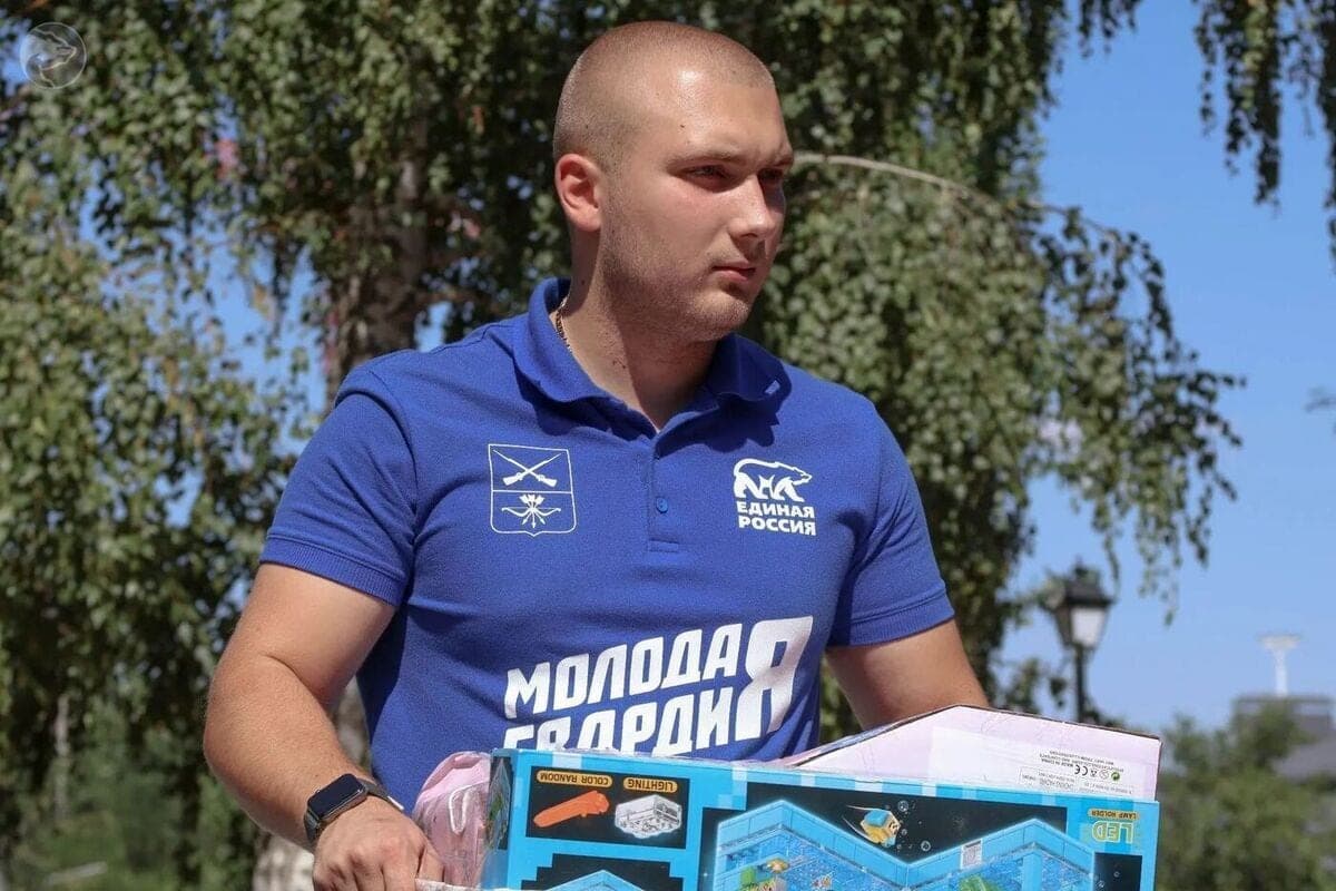 In Zaporozhye region young guards handed toys to small patients