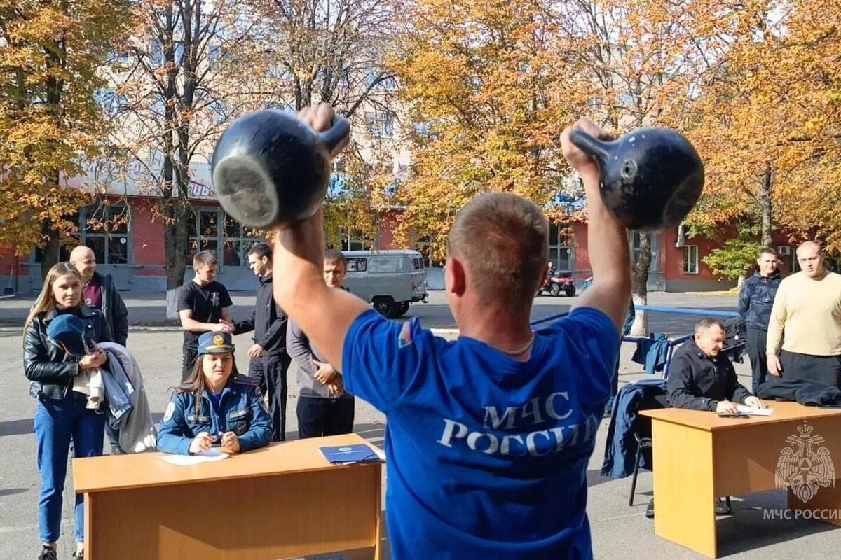 Kursk rescuers competed in weightlifting