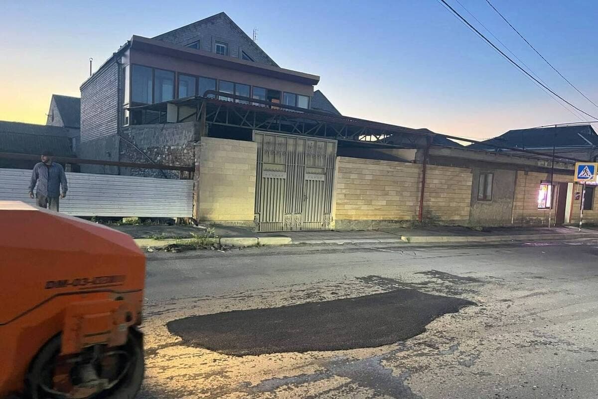 In Makhachkala for a week laid more than 1,900 square meters. meters of asphalt