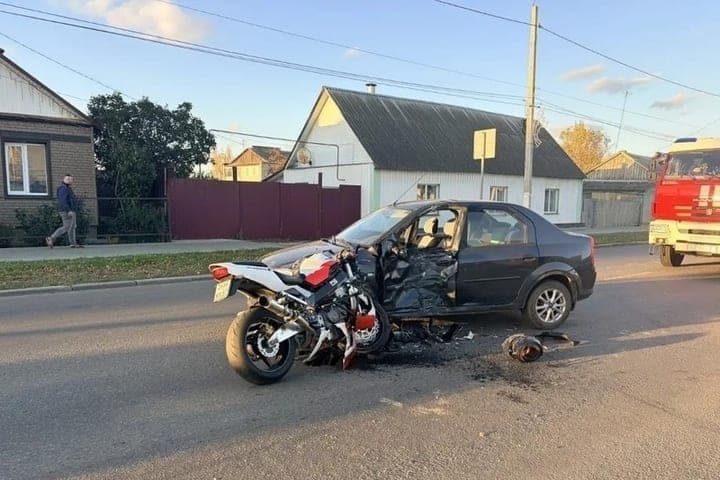 On the Oryol highway did not leave the car and motorcycle