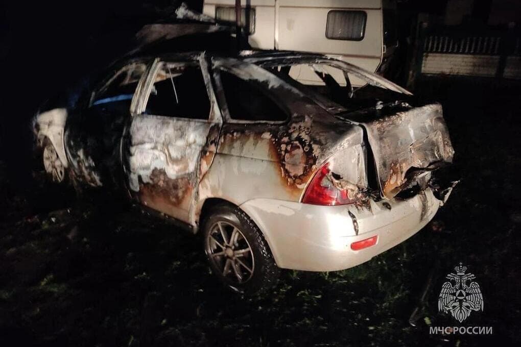 Night fire destroys passenger car in Abakan