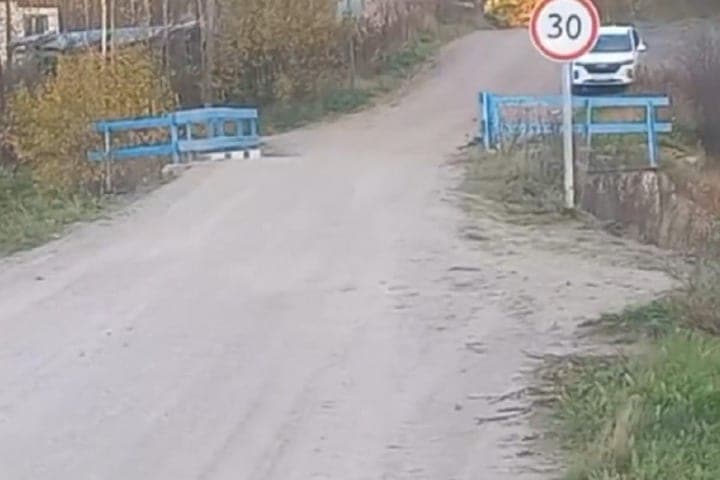 Жители Тиурулы опасаются за свои жизни из-за аварийного состояния моста