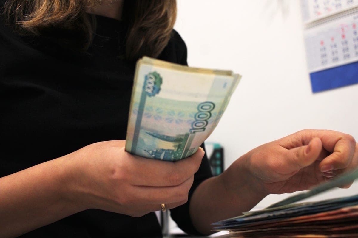 Как самозанятым омичам получить выплаты по больничному?