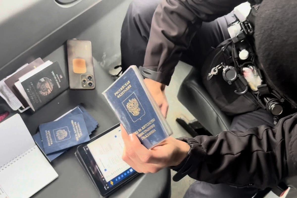 Четверым мигрантам не повезло встретить полицию на складе в Петро-Славянке
