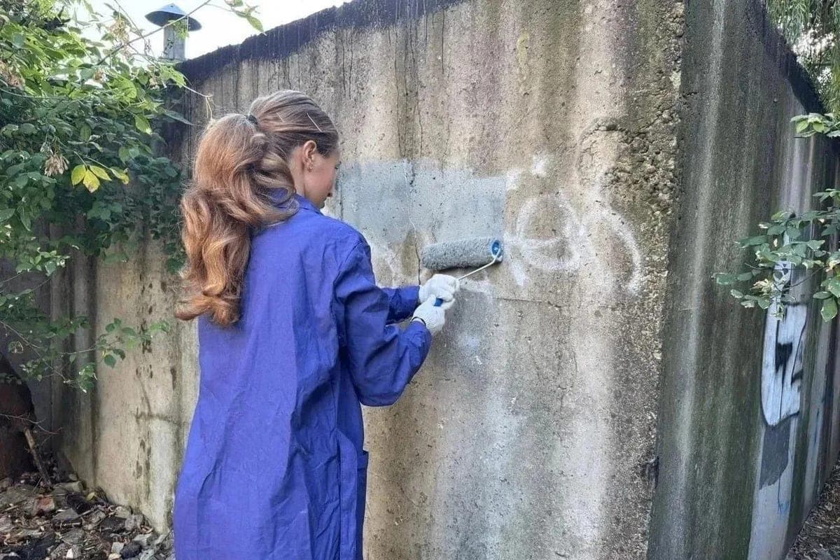 In Kursk clear the walls of dangerous advertising