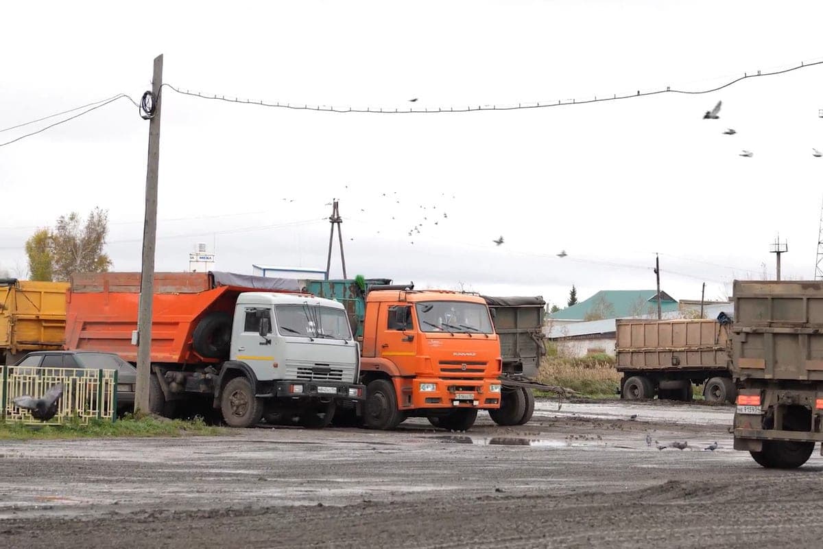 Под Новосибирском вдова покончившего с собой фермера уже год не может вернуть четыре грузовика