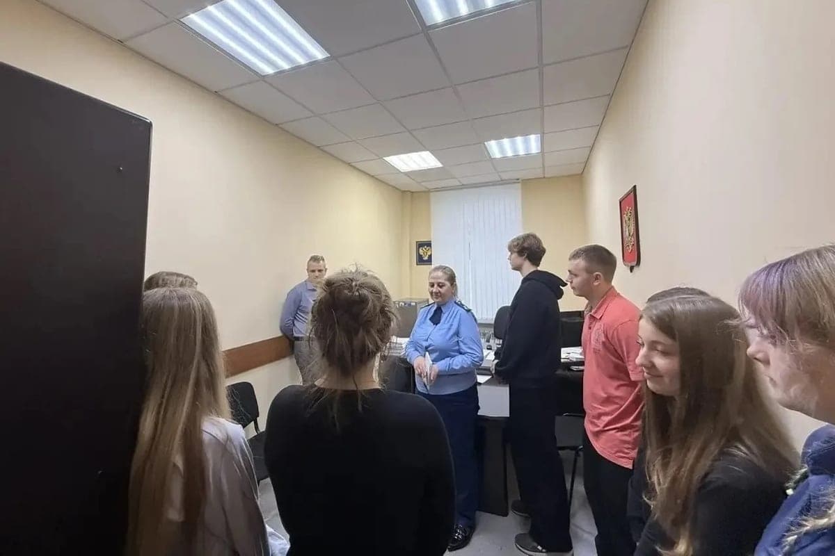 Estudiantes de Kostroma visitaron la oficina del Fiscal de Kostroma