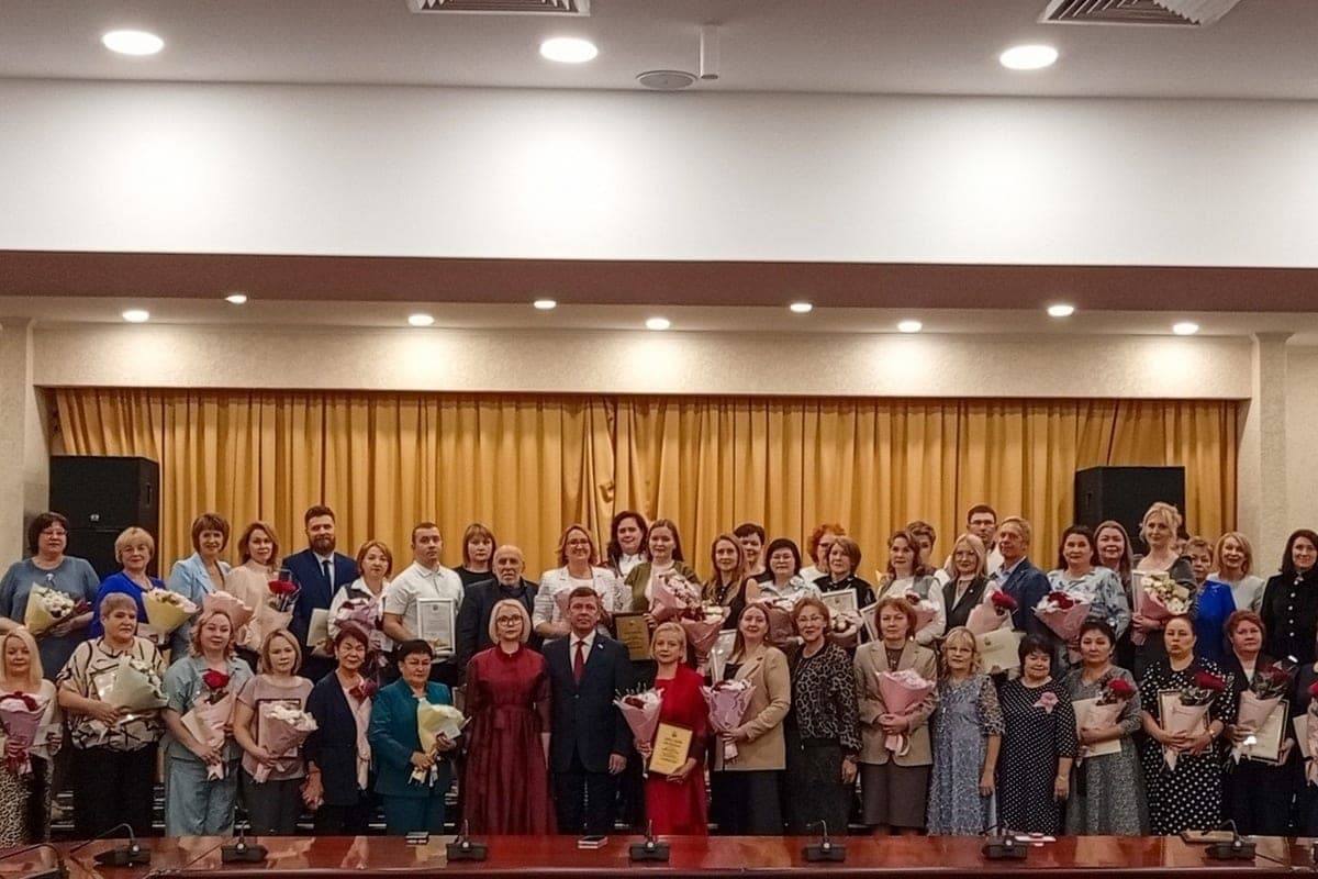 In the Palace of Culture "Arctic" teachers of the NAO were awarded awards