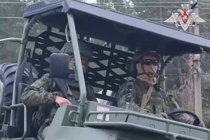 Балицкий поздравил военных связистов с профессиональным праздником