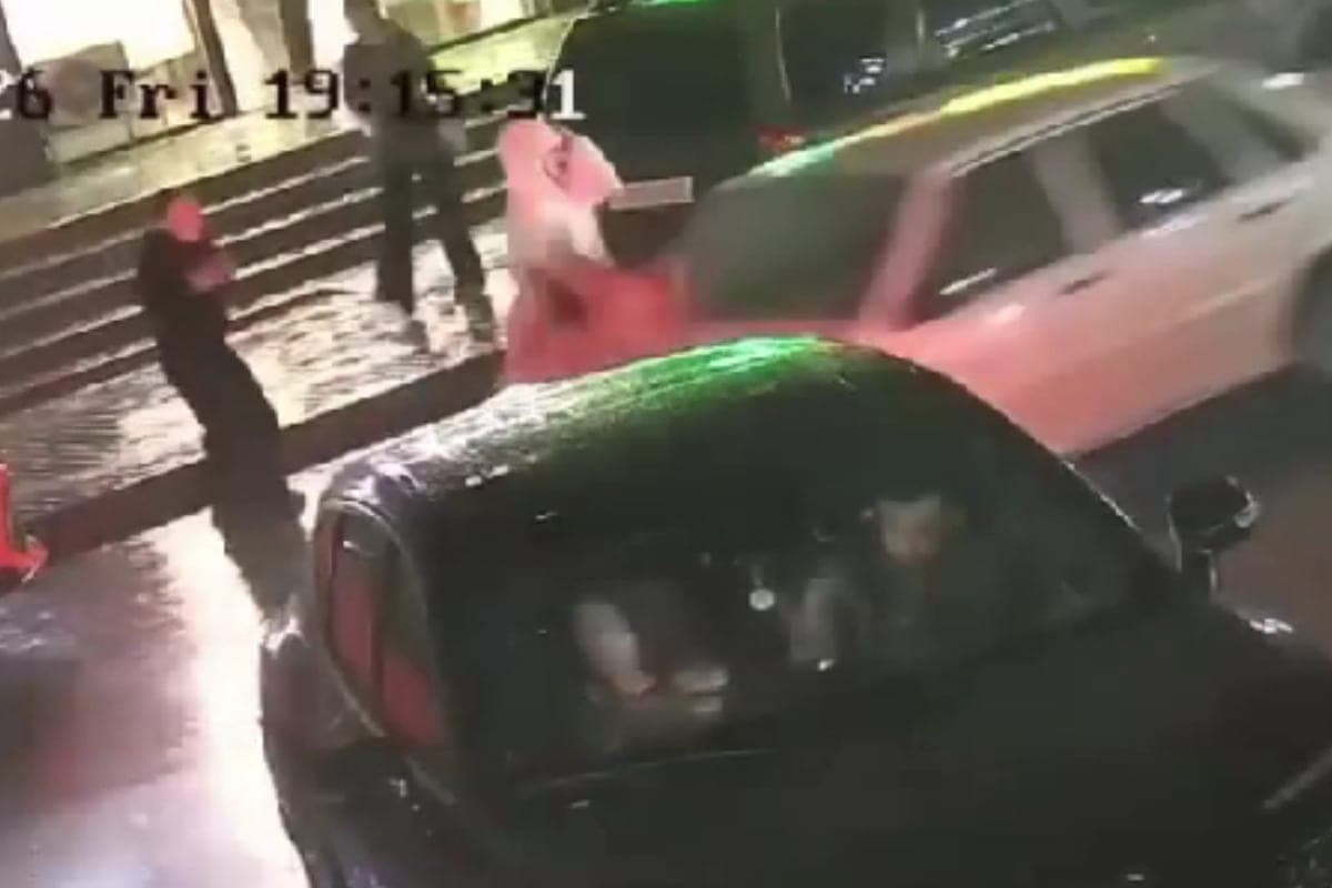 في (روستوف)، السيارة ضربت مراهقة هاربة على الطريق
