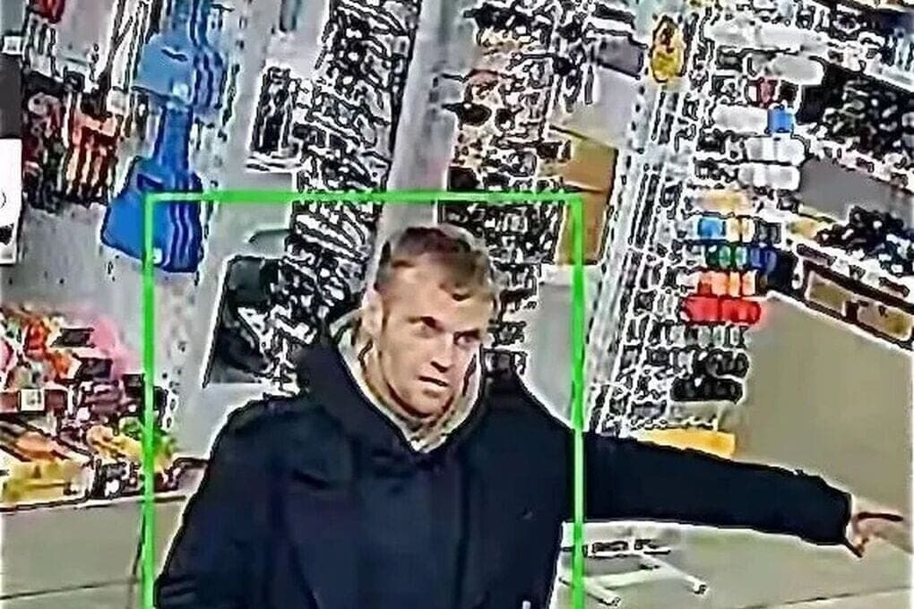 Мужчину, причастного к хищению, ищут в Иркутске