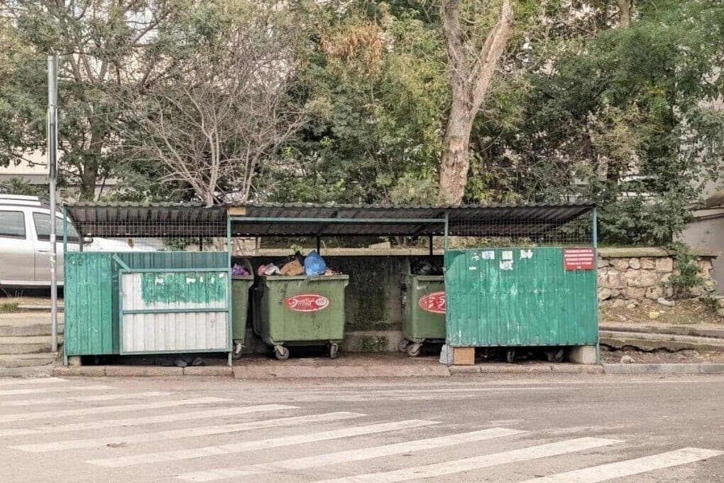 In Sevastopol removed the bulk of the accumulated for three days of garbage