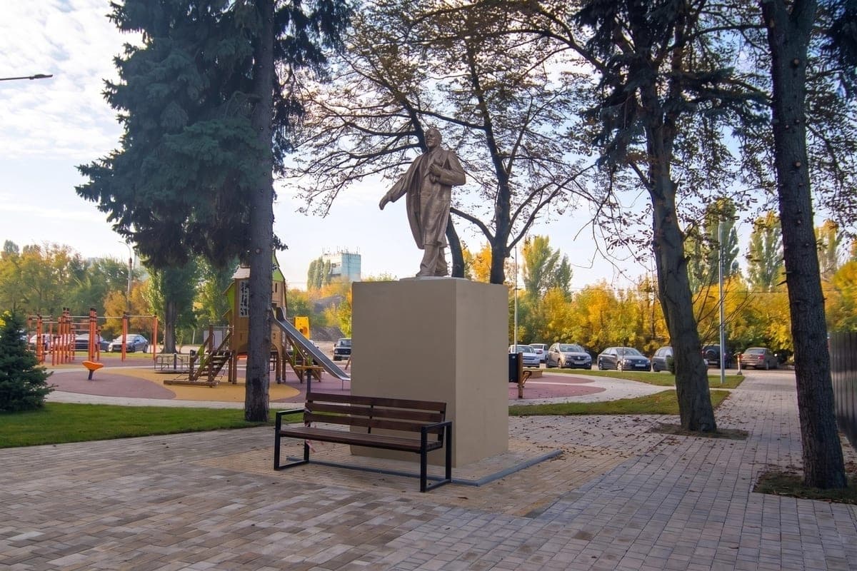 Monument to Lenin was preserved in Voronezh on a new construction site