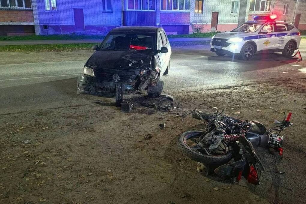 В Фокино 16-летний брянец на мотоцикле столкнулся с Renault в ДТП