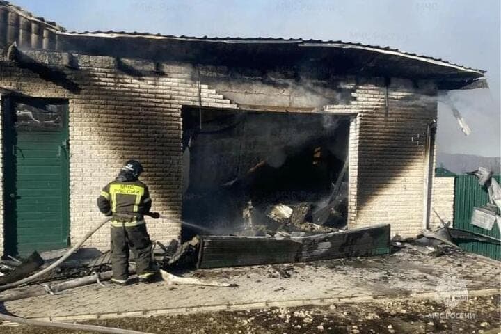 В Орловской области пожарные спасли жилой дом от огня