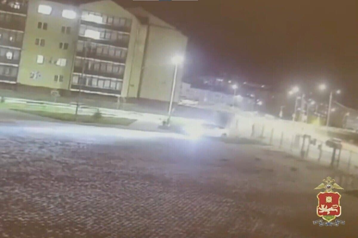 Brave Abakanka stopped the school fence