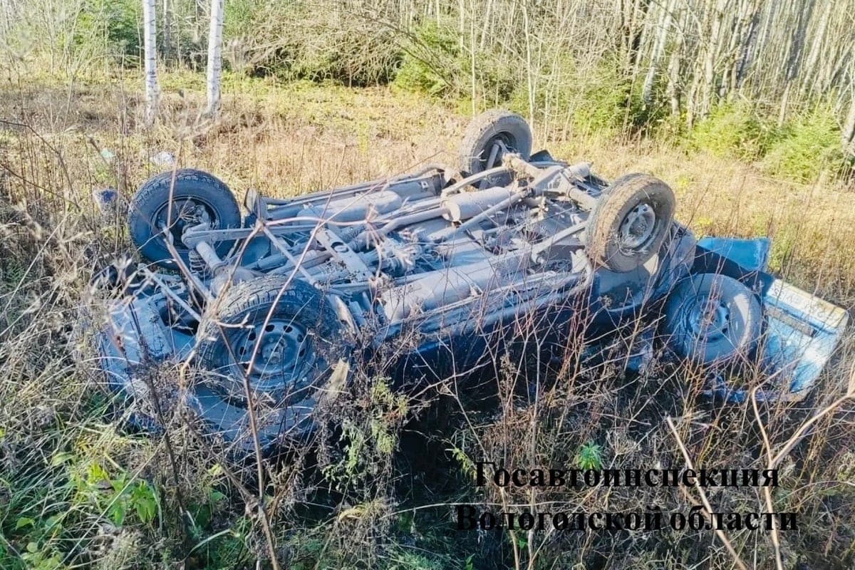 Осторожно гололед: вчера в кювет улетело три автомобиля на Вологодчине