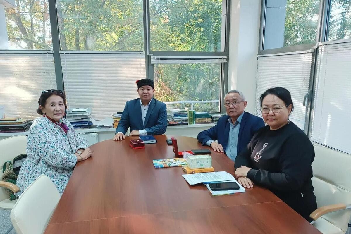 Poèmes des poètes de Kalmykia inclus dans la collection du festival international