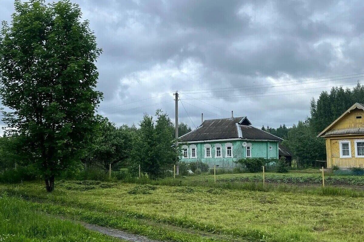 The cast-iron bell was against the country rest and brought St. Petersburg to court