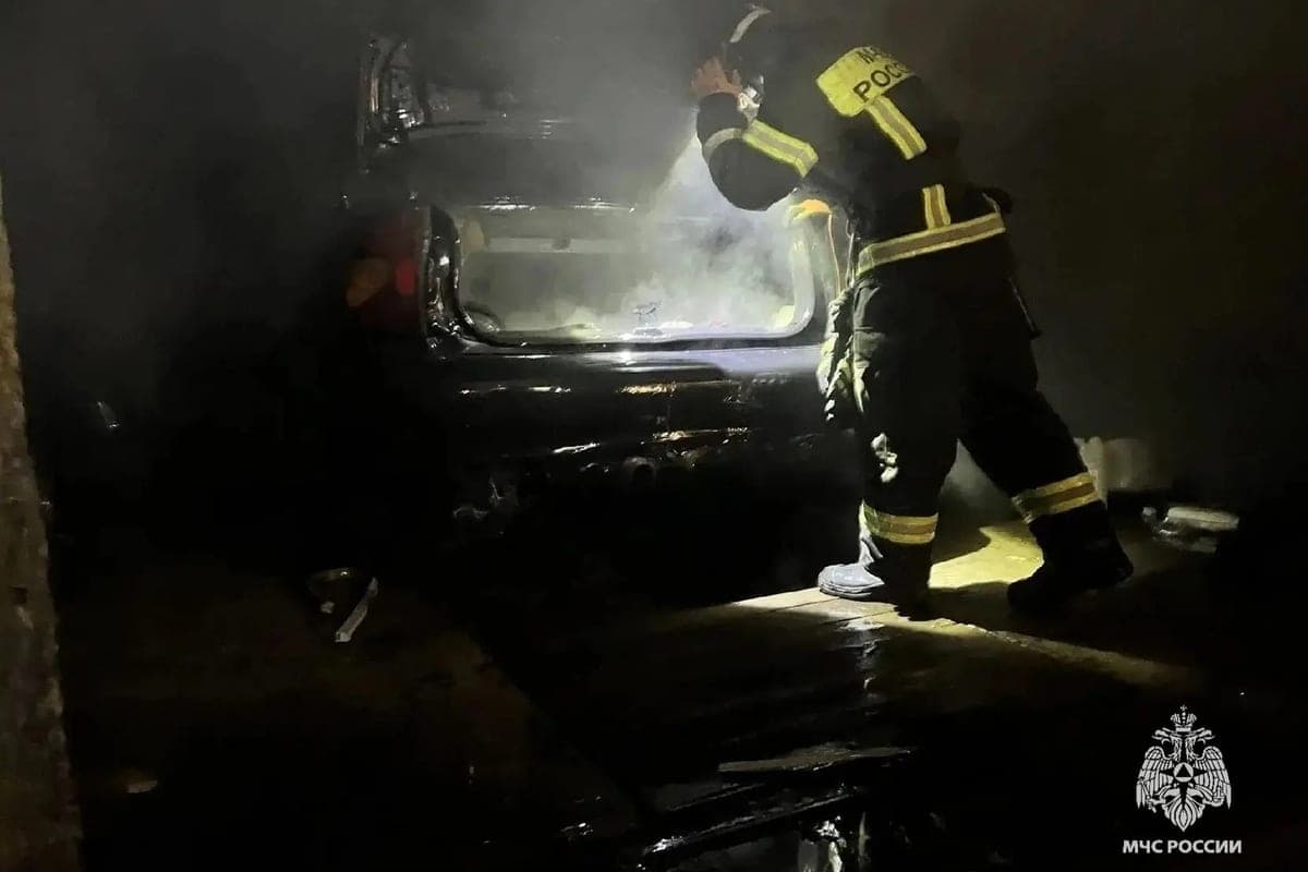 In Orel in the garage in GSK “Cascade” caught fire car