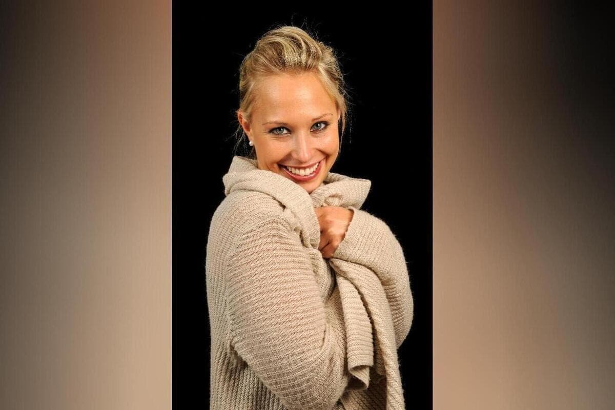 The main thing is the collar: what looks like the most fashionable cardigan this winter