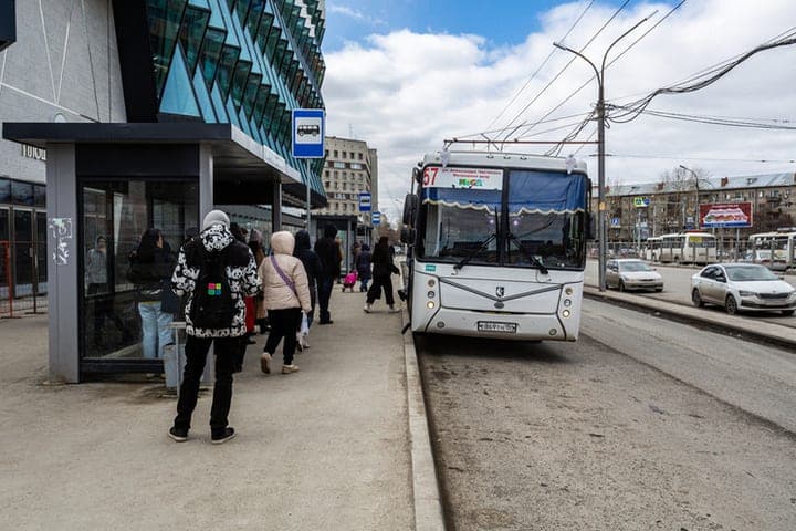 Half of working Novosibirsk citizens travel by public transport