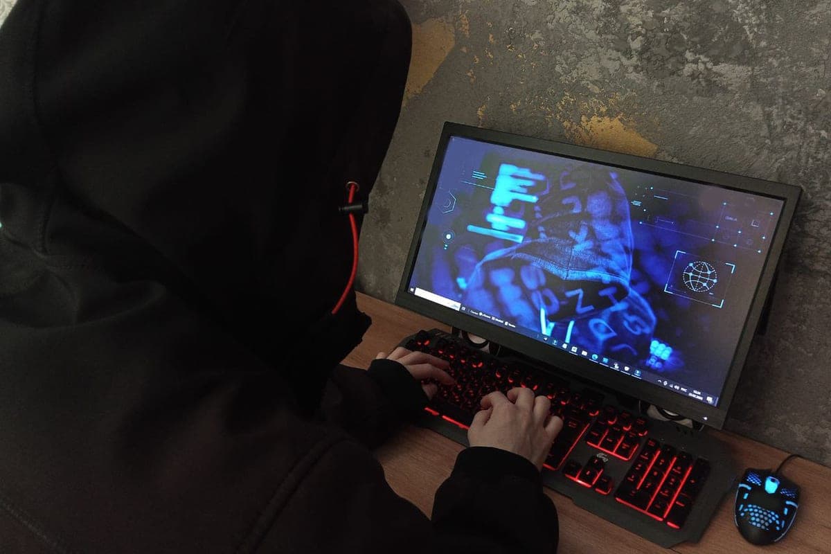 L'homme devient victime après avoir refusé des services intimes