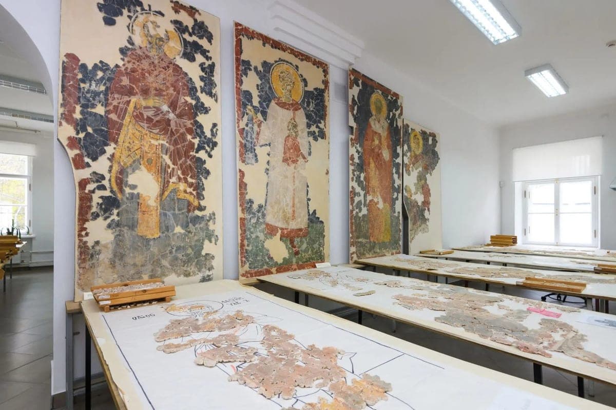 In Novgorod wird die Gemälde der Ökumenischen Kammer und Fresken der Kirche des Erlösers auf Nereditsa diskutieren