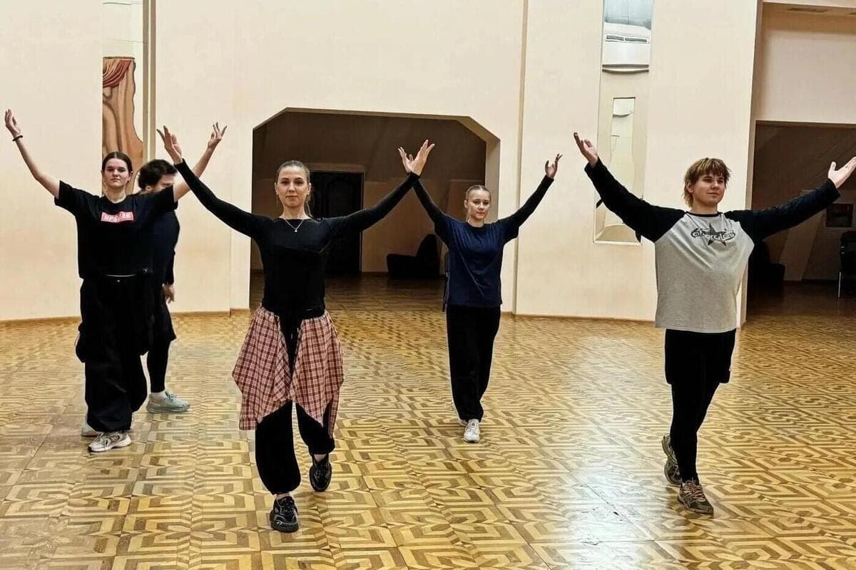 A series of creative master classes continues at the Lenin Palace of Culture in Luhansk