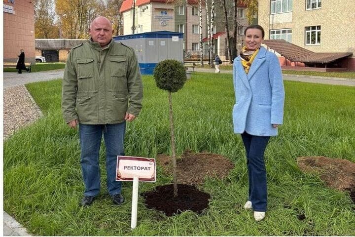 Smolensk State Medical University revives traditions: a whole alley is planted for future generations